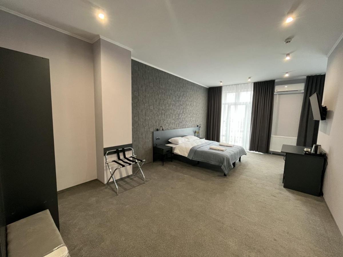 Golden Ring Hotel Ternopil Buitenkant foto