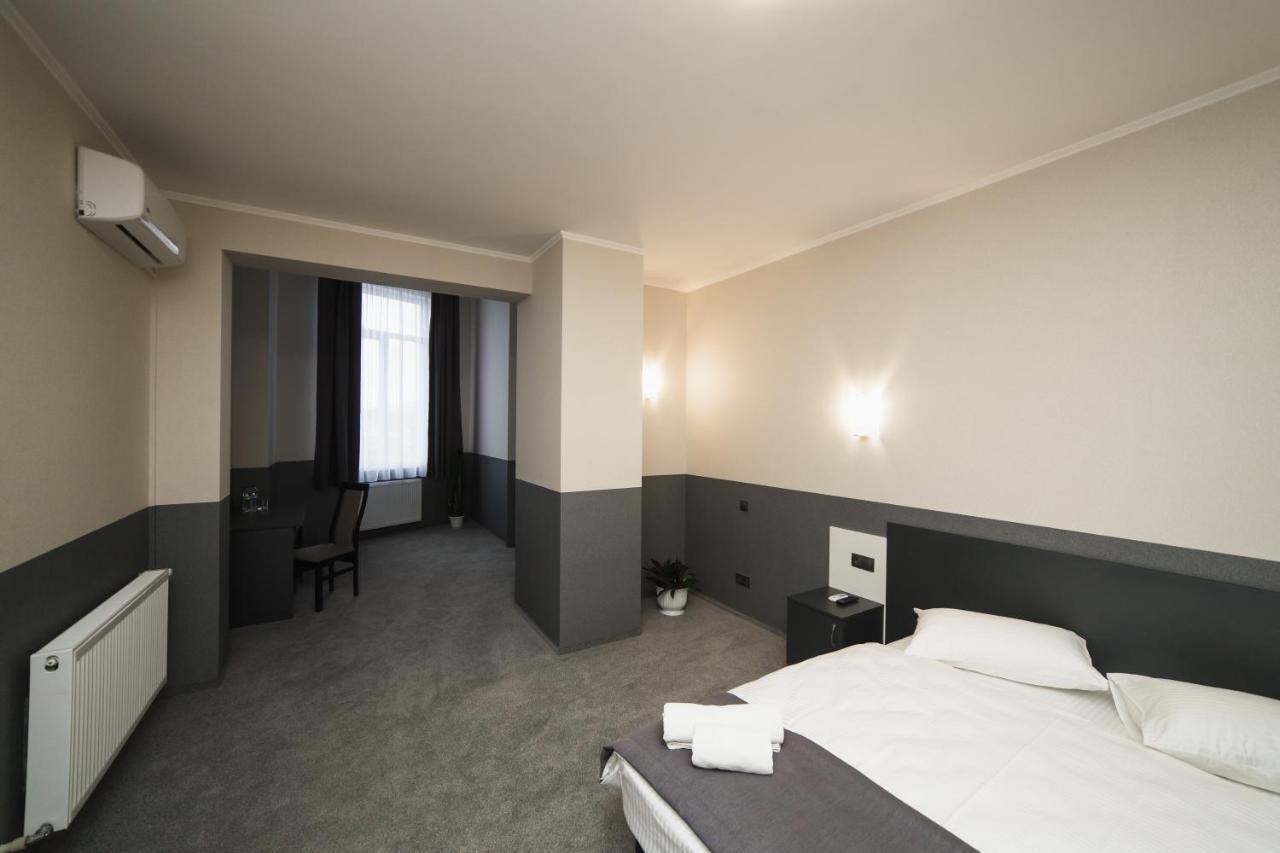 Golden Ring Hotel Ternopil Buitenkant foto